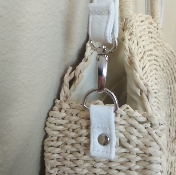 Round Woven Straw Summer Purse - Picture 9 of 11